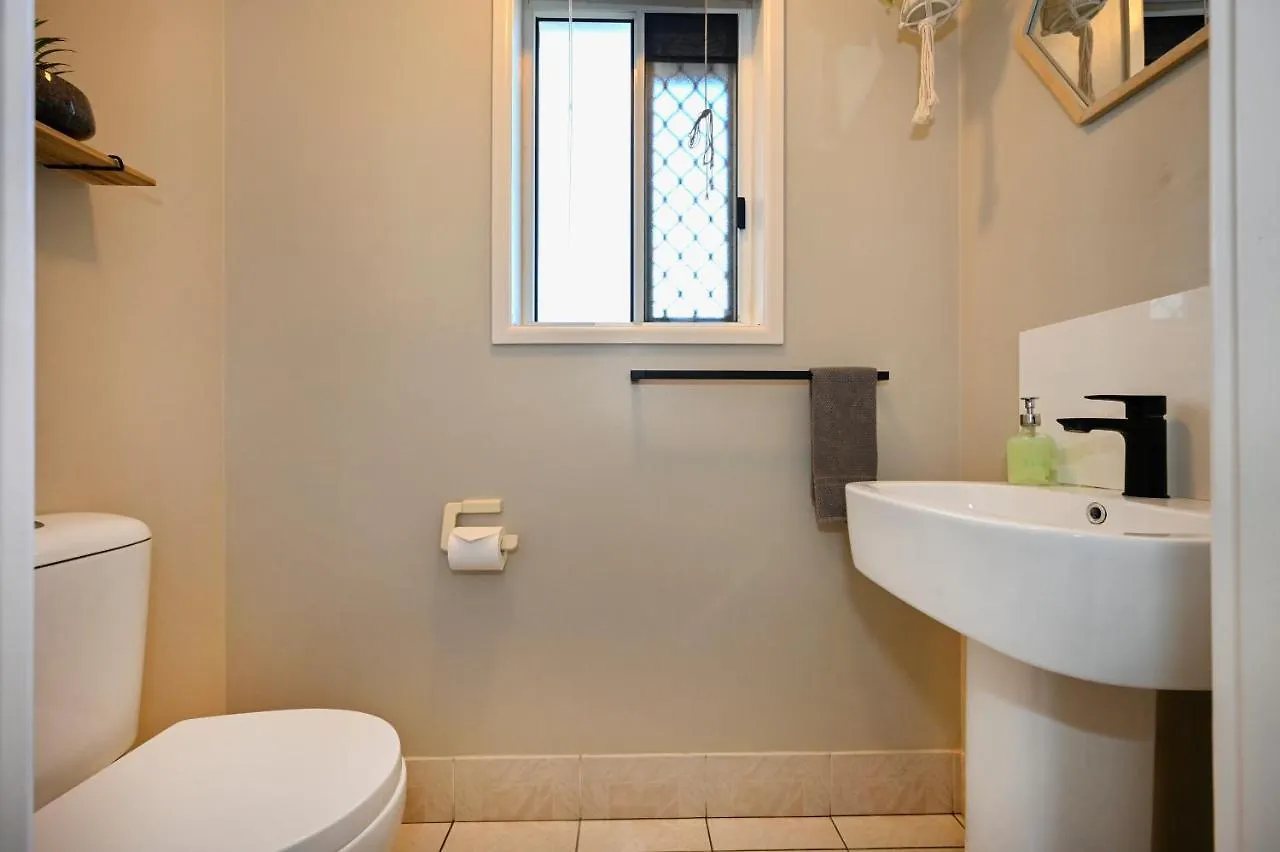 Maroochydore 3 B/R, 2 Bath, Townhouse Za4 0*,