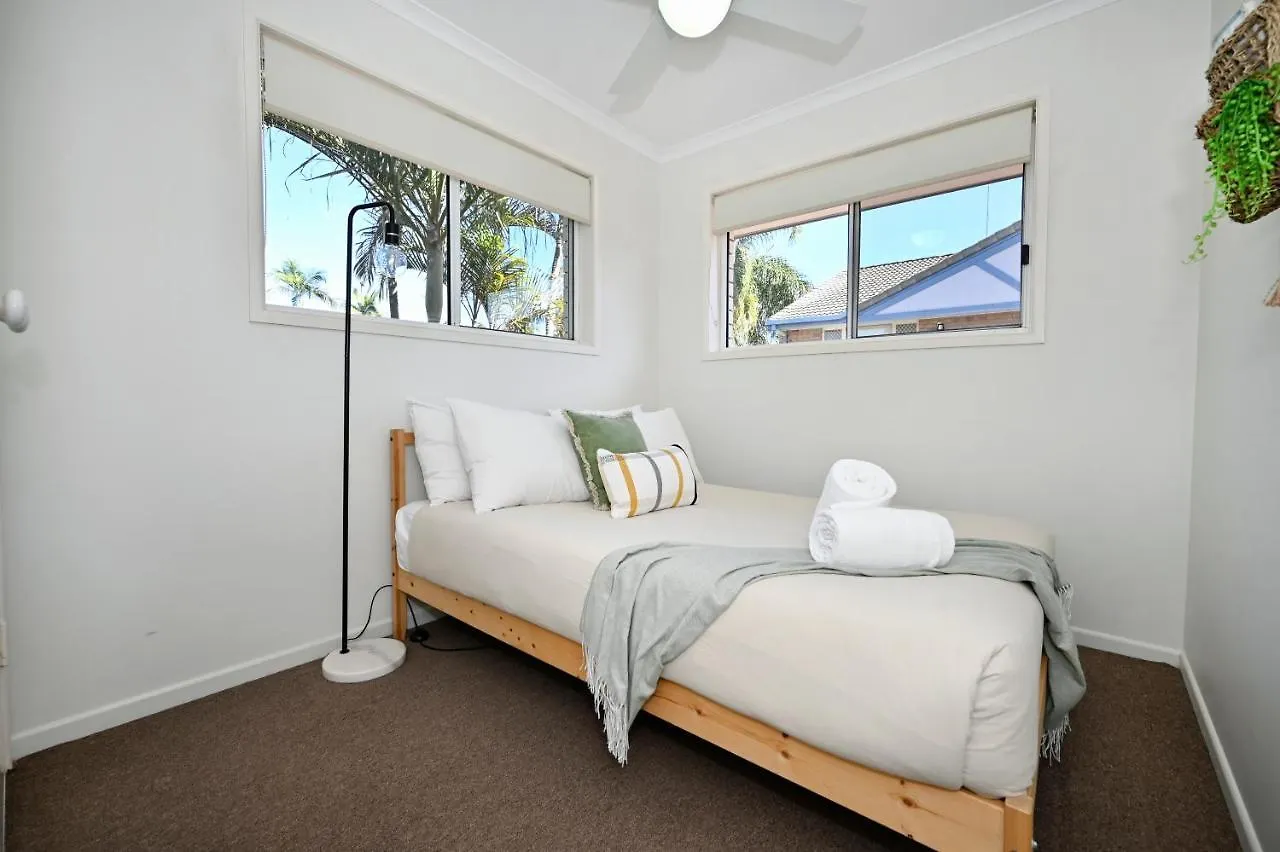 Maroochydore 3 B/R, 2 Bath, Townhouse Za4